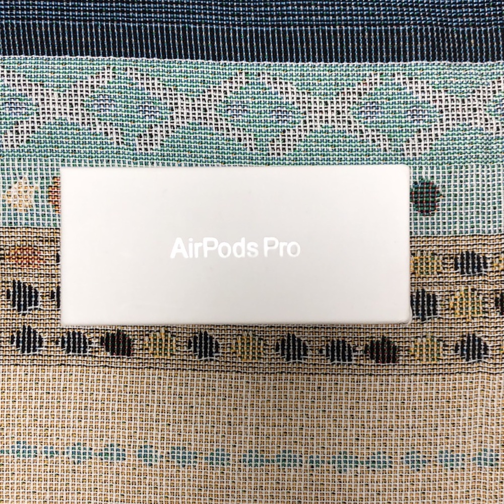 Apple AirPods Pro Gen with MagSafe case and Active Noise Cancellation - Picture 4 of 4
